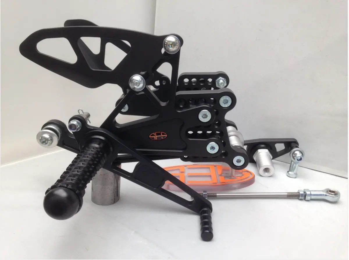 Triumph Daytona 675/R & Street Triple/R 2006-12 Ses Race / Road Rearsets 1