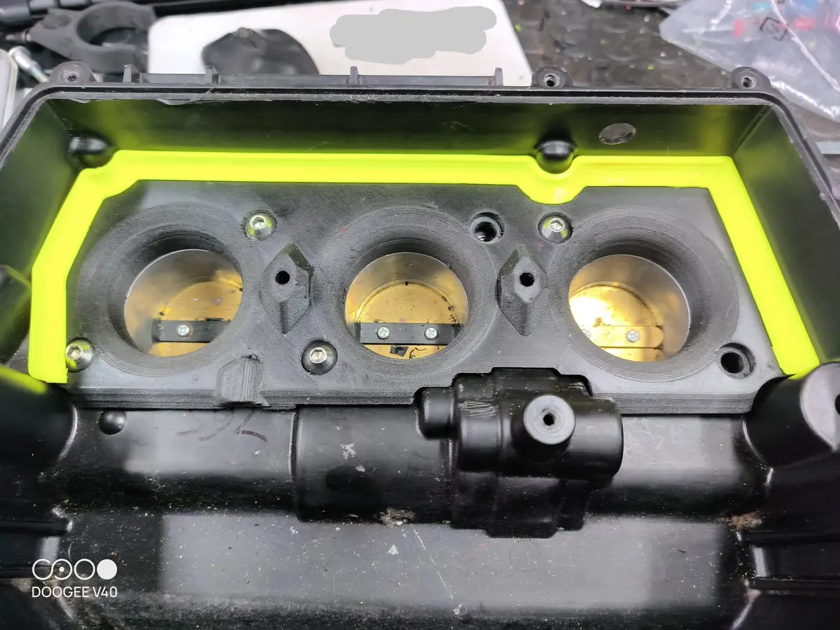 Triumph Street Triple 765Rs & Daytona 765 Moto 2 Short Race Velocity Stacks 1